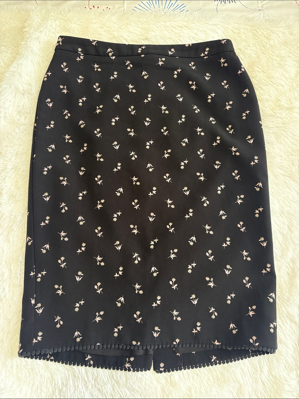 ANN TAYLOR BLACK WITH NEUTRAL FLORAL PRINT SKIRT